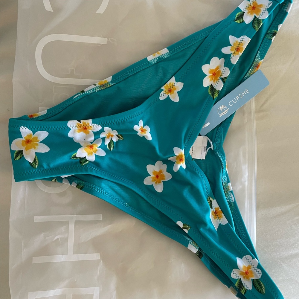 Cupshe Brazilian bikini bottom. NWT!